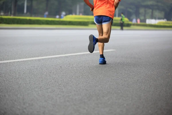 Спортсмен працює в Шеньчжені міжнародний марафон 2013 — стокове фото