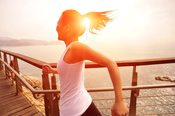 Happy asian woman running — Stock Photo, Image