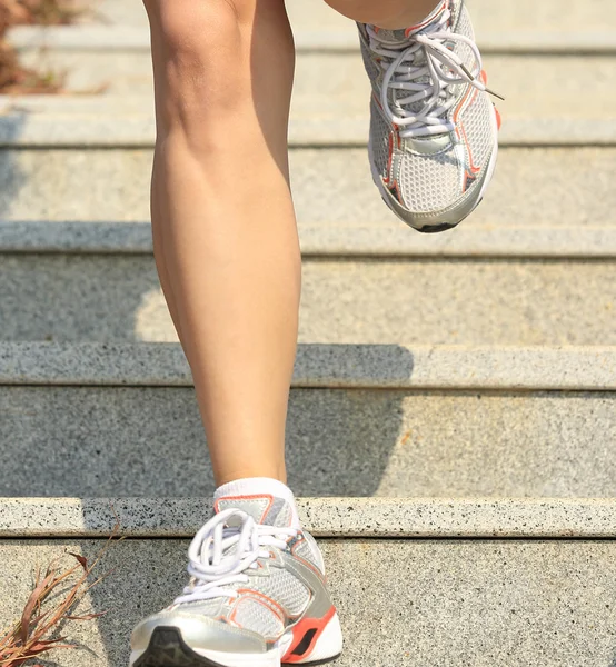 Femeia sport alergând — Fotografie, imagine de stoc