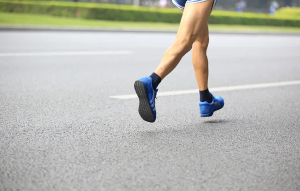 Atleti non identificati che corrono alla maratona internazionale di Shenzhen — Foto Stock