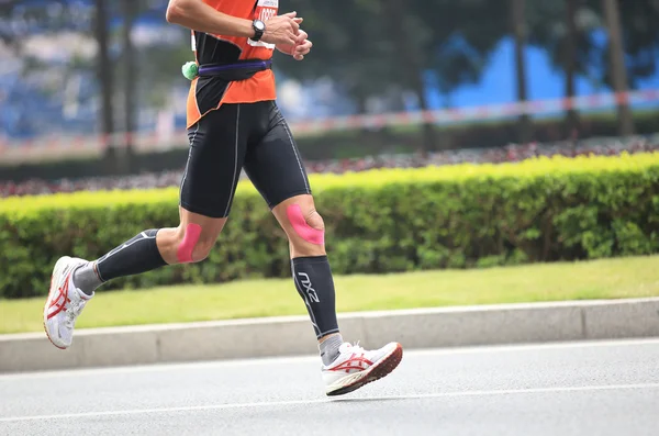 Atletas não identificados correndo na maratona internacional de Shenzhen — Fotografia de Stock