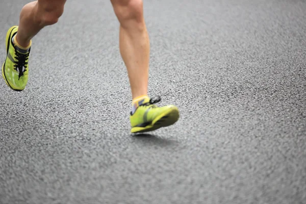 Atletas no identificados corriendo en el maratón internacional de Shenzhen — Foto de Stock