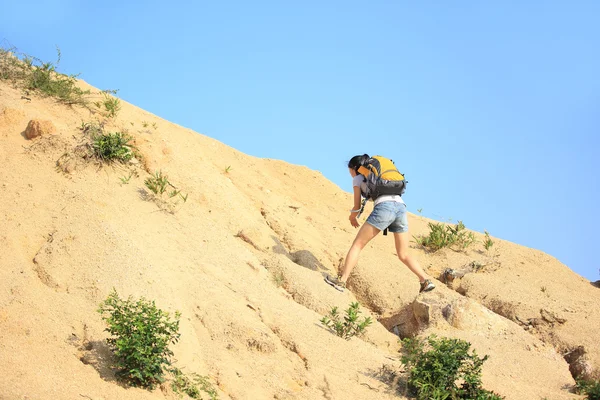 Woman hiker excited — Stock Photo, Image