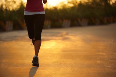 çalışan kadın atlet