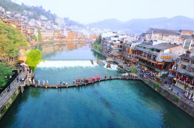miao milliyet insanlar ahşap köprü tuojiang Nehri