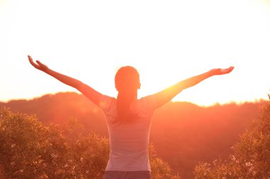 kadın zevk güzel manzaraya dağ tepe