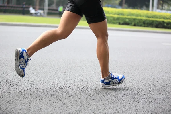 심천 국제 마라톤에서 실행 하는 정체 불명된 운동선수 — 스톡 사진