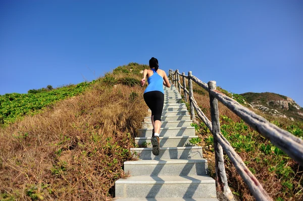 Sport vrouw uitgevoerd — Stockfoto