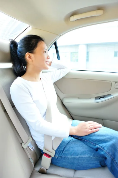 Woman buckle up the seat belt — Stock Photo, Image