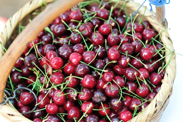 Fresh red cherry — Stock Photo, Image