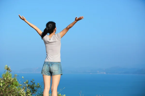 Hiking woman — Stock Photo, Image