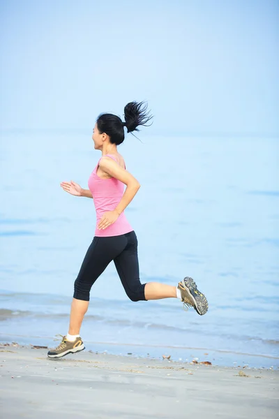 Asian woman running on beach — Stock Photo, Image