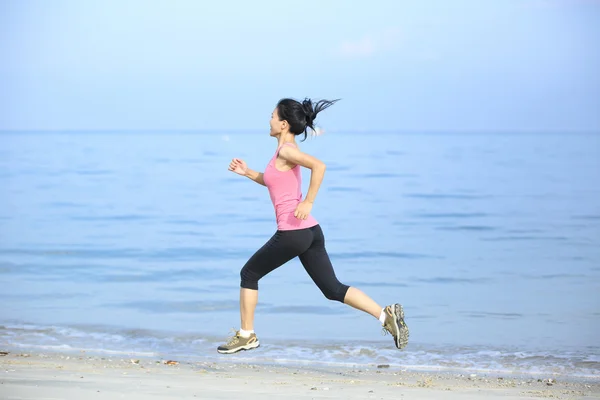 Asian woman running on beach — Stock Photo, Image