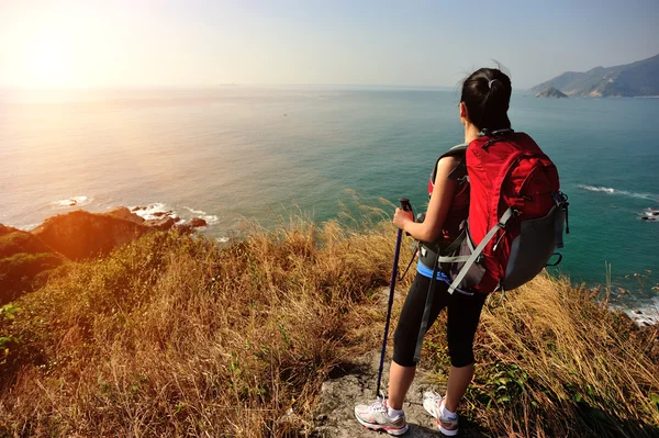 Hiking woman — Stock Photo, Image