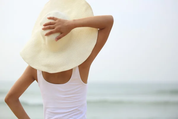 Woman seaside — Stock Photo, Image