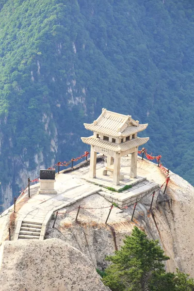 Sten pagod byggdes vid sten klippan — Stockfoto