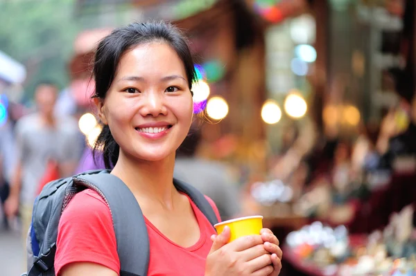 Donna con una tazza di caffè — Foto Stock