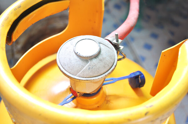 Gas cylinder