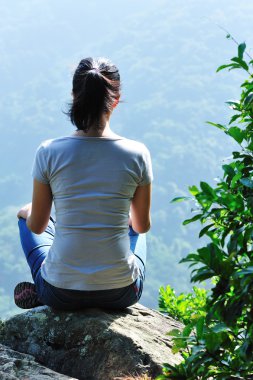 Yoga kadın sit kaya