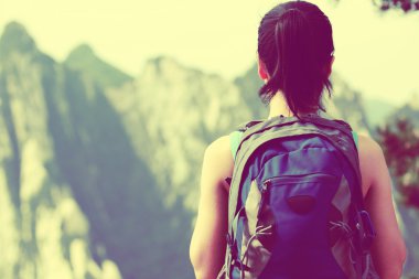 kadın zevk güzel manzaraya dağ tepe