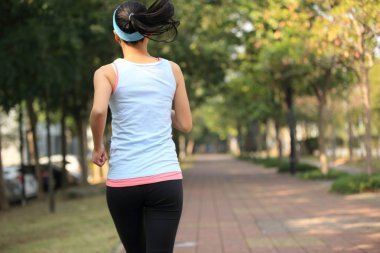 tropikal Parkı'nda çalışan kadın