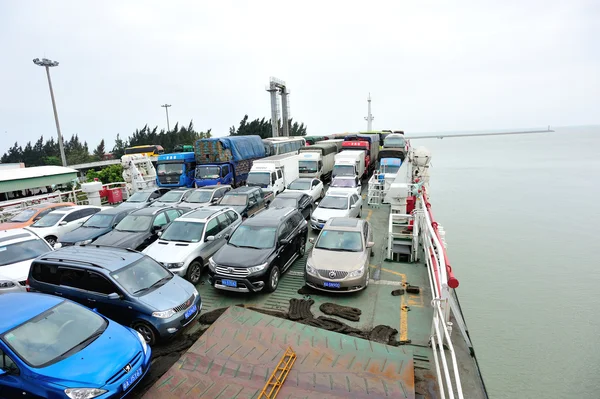Cabeça de vela do navio de passageiros para o porto de Xuwen — Fotografia de Stock