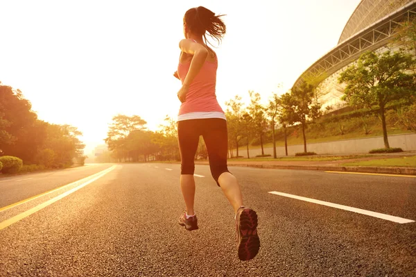 Mujer corriendo — Foto de Stock