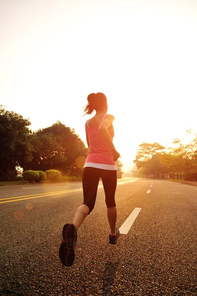 Donna che corre — Foto Stock