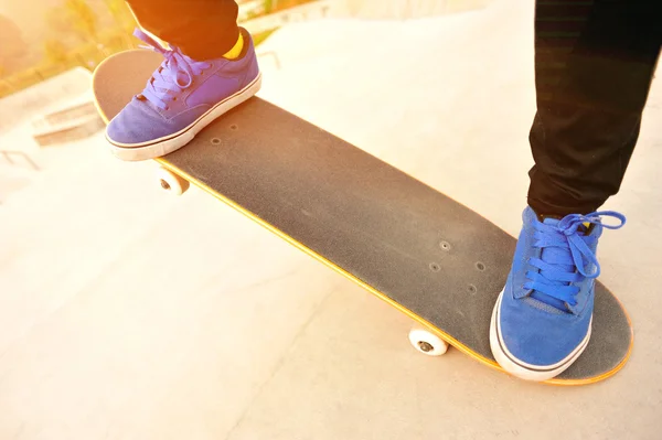 Skateboard donna — Foto Stock