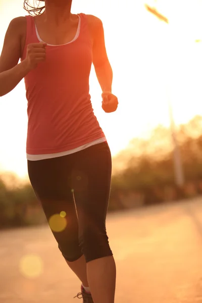 Donna che fa jogging allenamento — Foto Stock