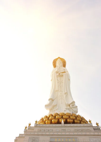 Istennő a mercy szobor a tengerparton — Stock Fotó