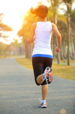 tropikal park road çalışan runner atlet