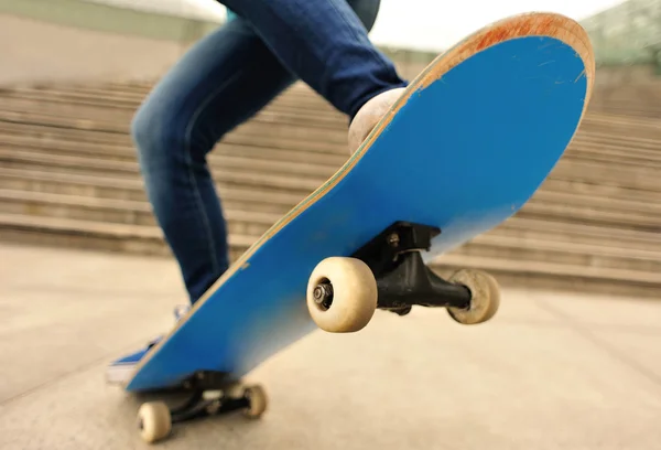 Skateboarding legs — Stock Photo, Image