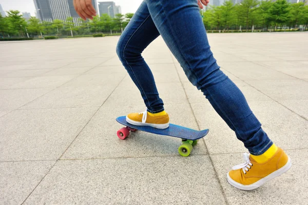 Skateboarding nohy — Stock fotografie
