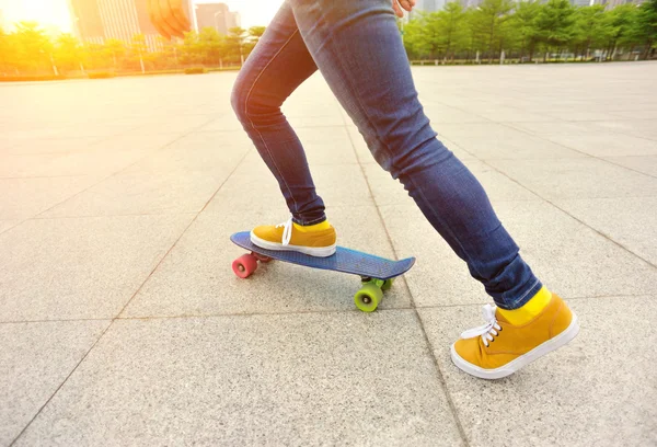 Gambe da skateboard — Foto Stock