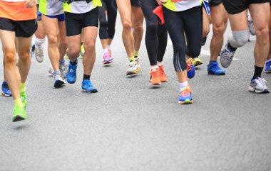 çalışan kimliği belirsiz sporcu onlarca