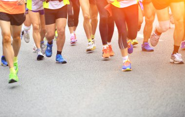 çalışan kimliği belirsiz sporcu onlarca