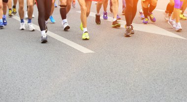 çalışan kimliği belirsiz sporcu onlarca
