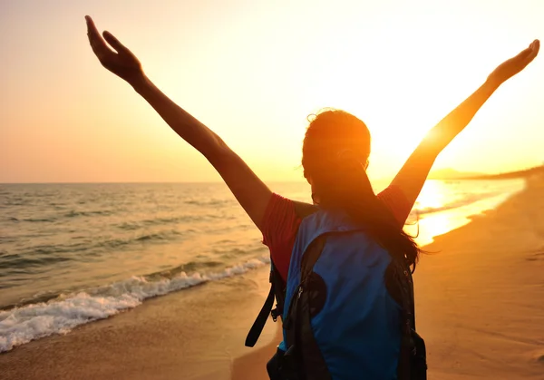 Cheering woman open arms — Stock Photo, Image