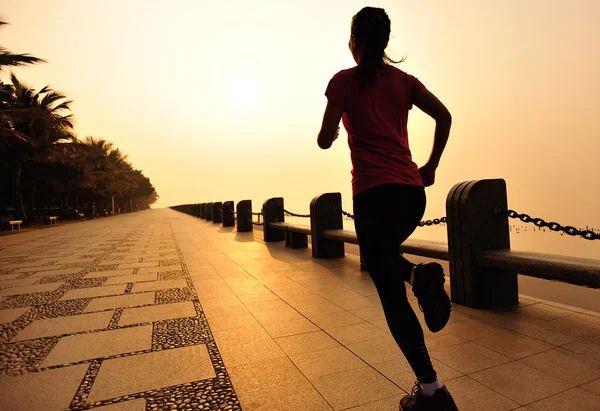 Athlète coureur en course sur route — Photo