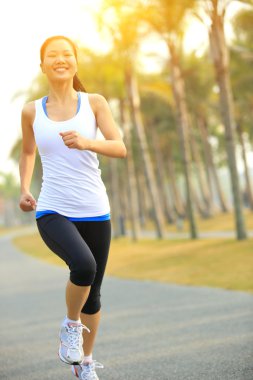 tropikal Parkı'nda çalışan runner atlet.