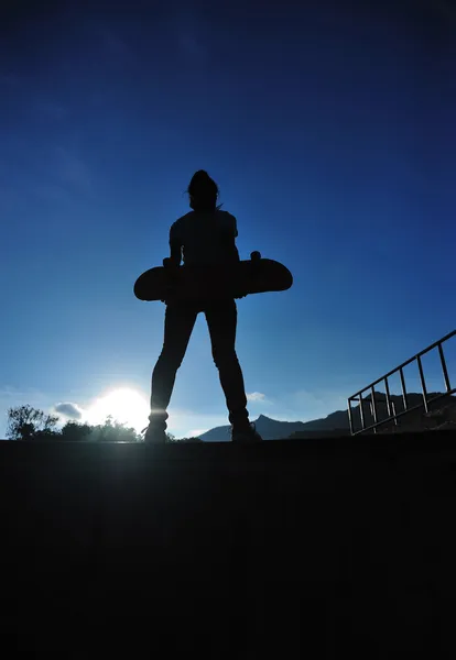 Wanita Skateboarding — Stok Foto
