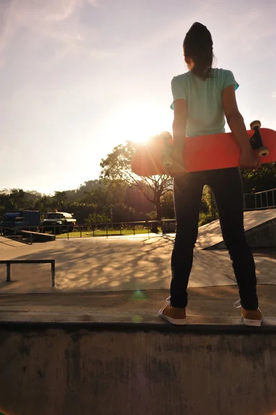 Skateboardfahrerin — Stockfoto