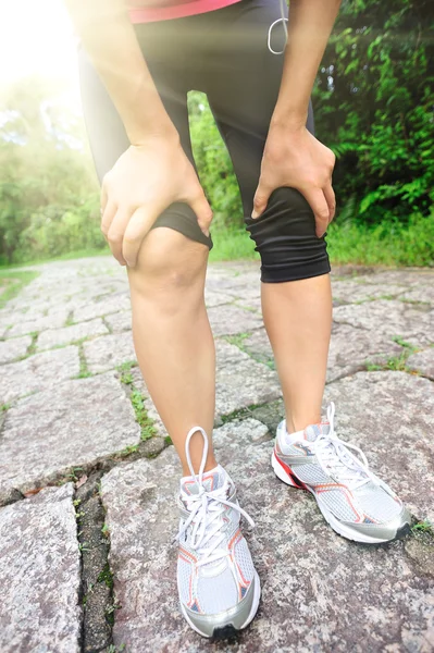 Injured knee — Stock Photo, Image