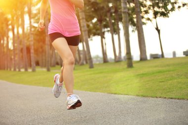 tropikal Parkı'nda çalışan runner atlet.