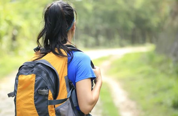 Hiking woman — Stock Photo, Image