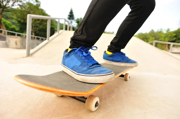 Skateboarding in the city — Stock Photo, Image