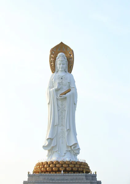 Istennő a mercy szobor a tengerparton — Stock Fotó