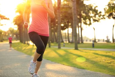 tropikal Parkı'nda çalışan runner atlet.