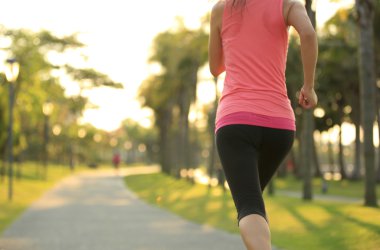 tropikal Parkı'nda çalışan runner atlet.